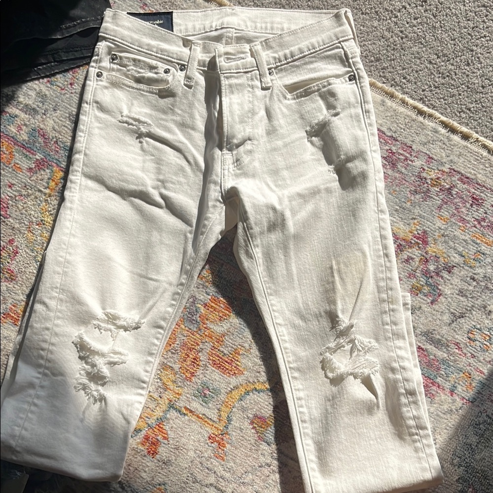 Abercrombie & Fitch White Super Skinny Jeans